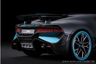 Bugatti Divo schwarz/blau Burago Metallmodell 1:18